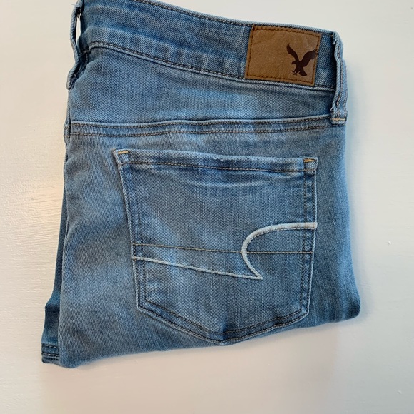 American Eagle Light Wash Jeans - Picture 2 of 5